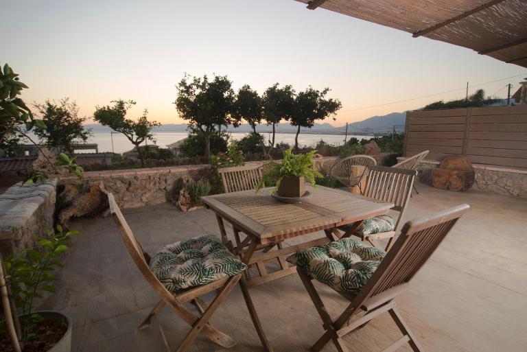 Wood&Stone Guesthouse - B&B Almirón