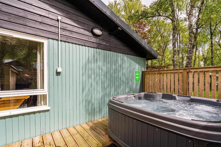 Heather Lodge 3 with Hot Tub - B&B Belladrum