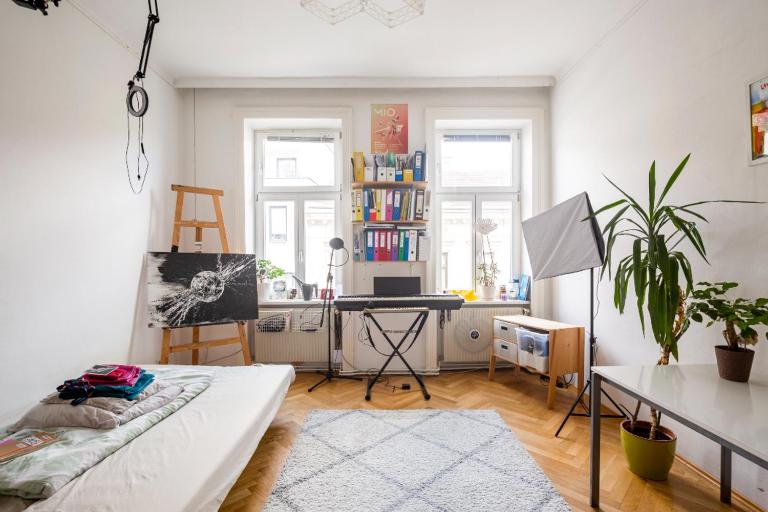 FRO-MEDIA - Streetside Room 2 - Community Space - B&B Vienna