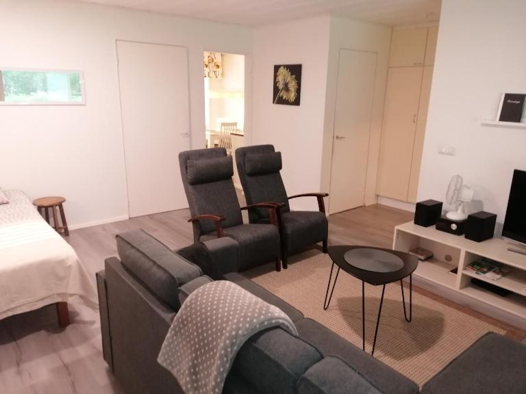 Majoituspalvelu Nurmi Apartment Peipontie 3 A Saunallinen Huoneisto - B&B Raahe