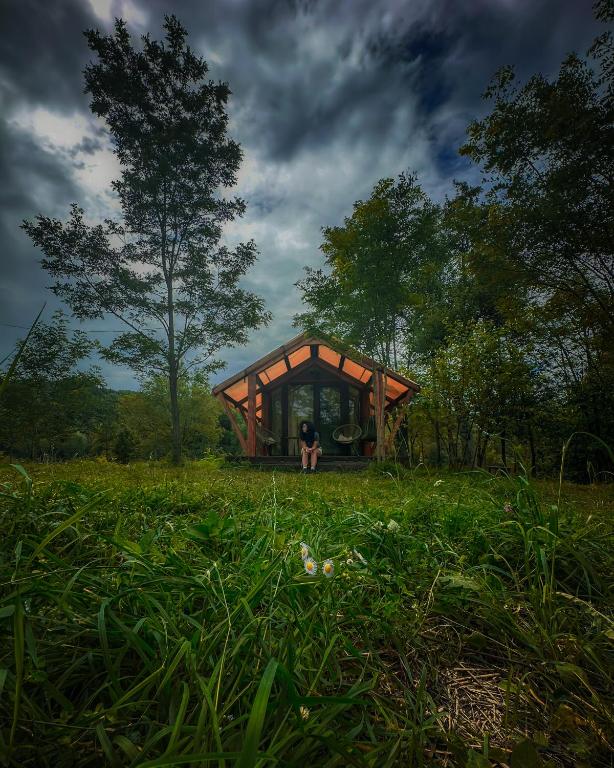 Jvarisa Glamping - Bed and Breakfast Ambrolaoeri