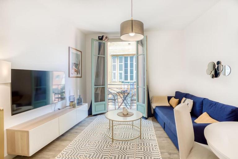 #44 Staywiz us -1 BDR Flat Cap AC balcony 5mins walk to beach - B&B Nizza