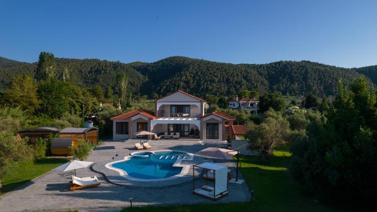 Epavli Alexandros Luxury Villa - Bed and Breakfast Vourvourou
