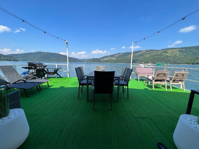 Casa pe lac Bicaz - B&B Bicaz