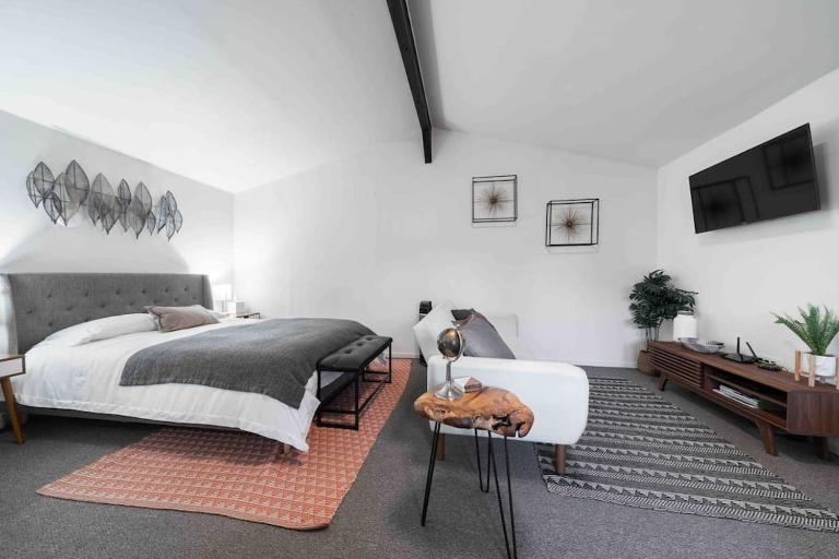 Relax in a Quaint Private and Cozy Guest House - B&B San Jose