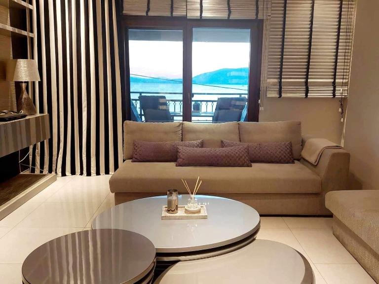 Mary's Luxury Apartment - Bed and Breakfast Agriá