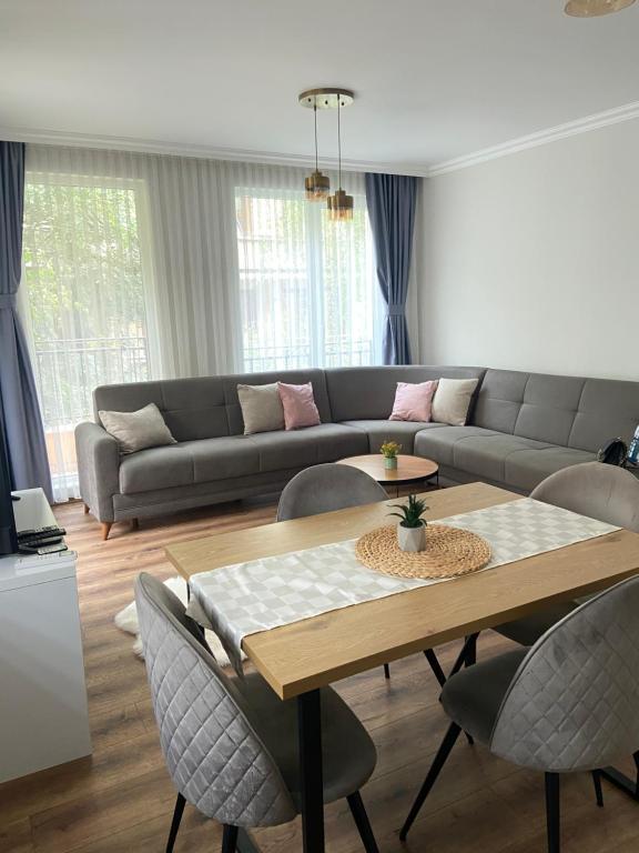 M&M Center Apartment with free parking - Ferienwohnung Plowdiw