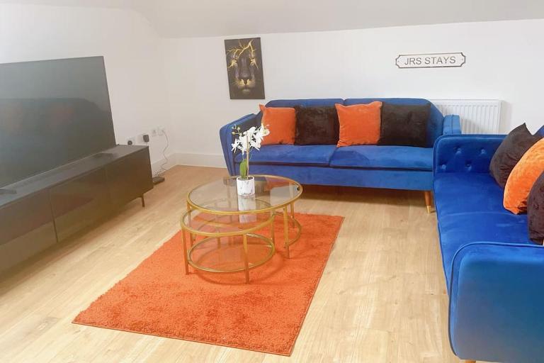 Spacious City Centre Apartment near Lakeside - Chambres d'hôtes Stifford