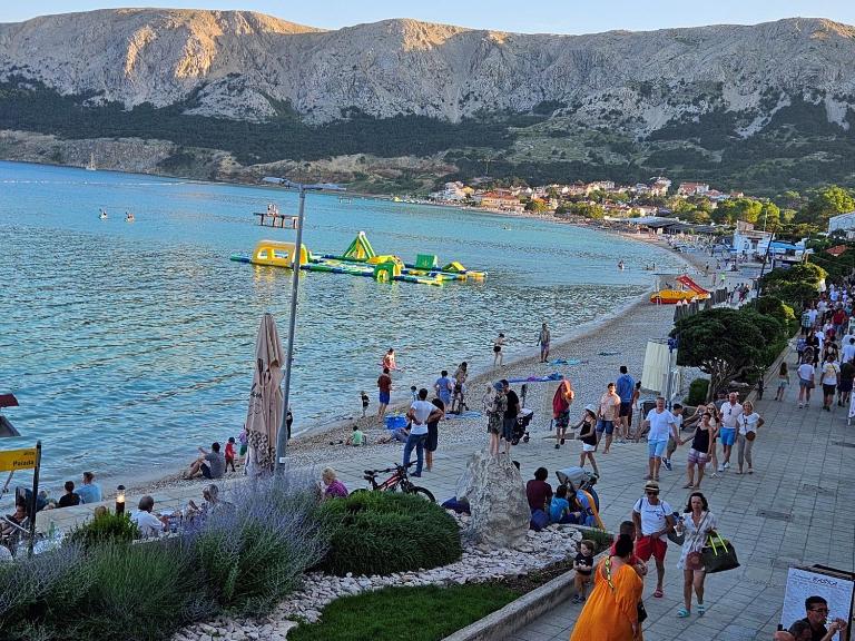 App KURA ON THE BEACH - Bed and Breakfast Baška