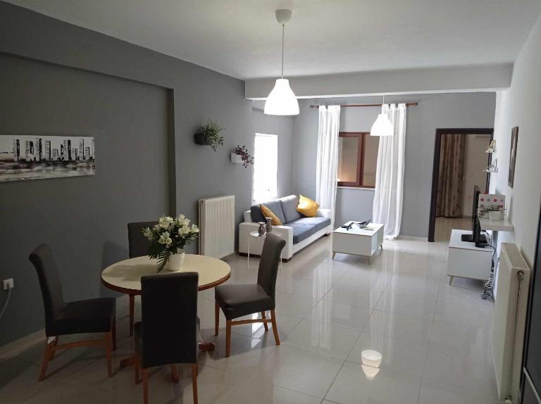 Demmy's Luxury Apartment - B&B Orestiáda