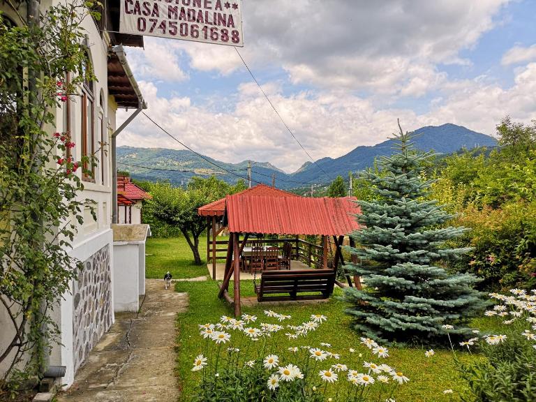Pensiunea Casa Madalina - B&B Corbeni