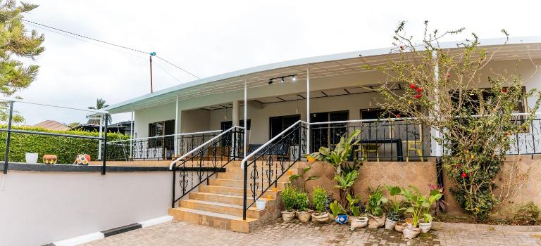 Home with Swimingpool - B&B Kigali
