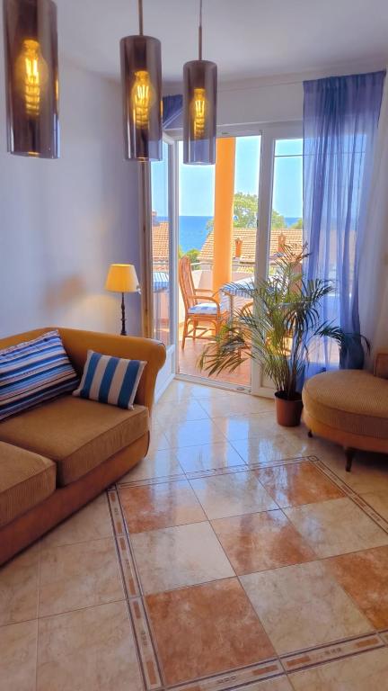 Apartment Dmitr Petrovac - Ferienwohnung Petrovac na Moru