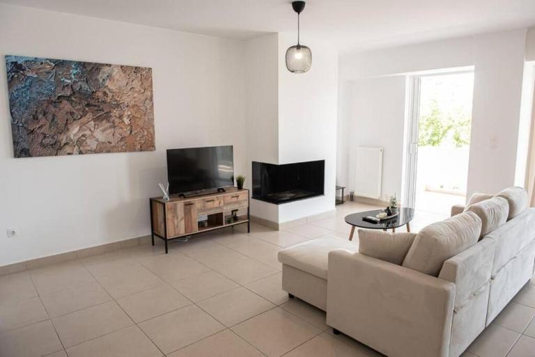 Overlooking park flat close to the Piraeus Port-(DRAP-A7) - B&B El Pireo