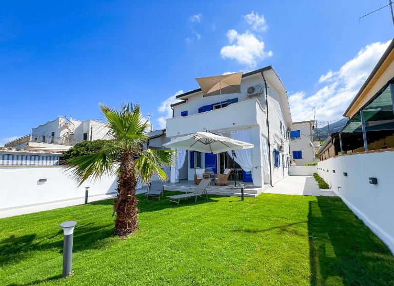 Villa Marisa - Villa di Lusso Fronte Spiaggia - B&B Cittadella del Capo