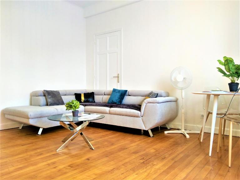 Le Bout du Pont - 5 min à pied de la gare Villebourbon et de l'hypercentre - Vue sur Pont Vieux - Grande terrasse - 8 couchages - 3 chambres spacieuses - 4 lits - Places de stationnement gratuites au pied de l'immeuble - Ferienwohnung Montauban
