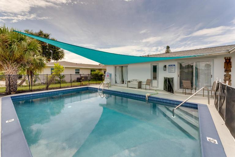 Heated Pool: Canal-Front Rotonda West Retreat - Chambres d'hôtes Rotonda West