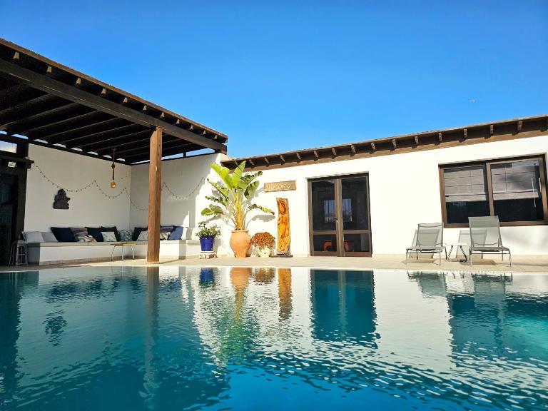 Villa Nazoly - Private Pool, Quiet & Exclusive Stay in Lanzarote - Bed and Breakfast Nazaret
