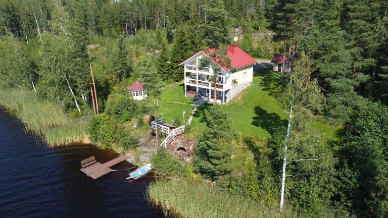 Villa Rantakallio with jacuzzi - Bed and Breakfast Melkoniemi