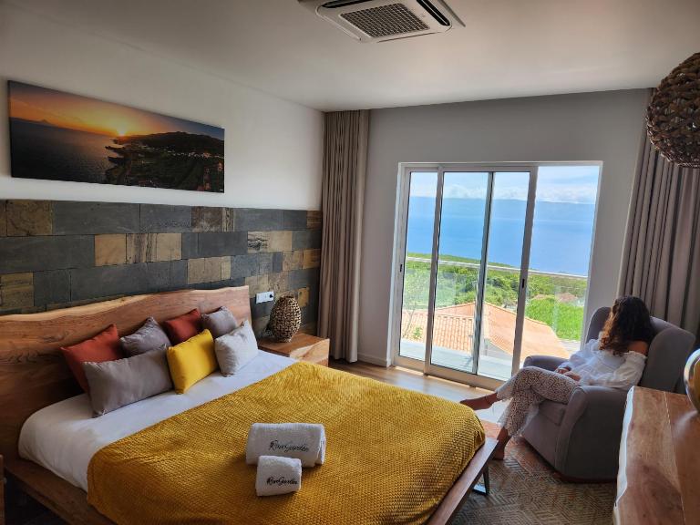 Rosegarden View - B&B Velas