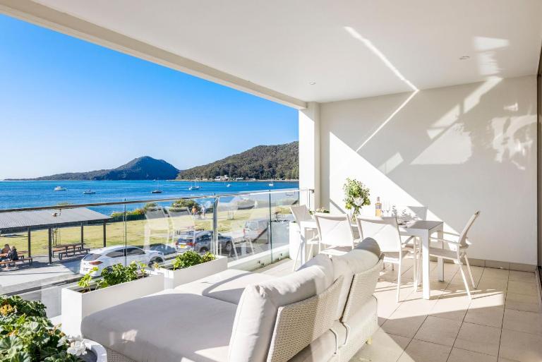 Aura 3 Spectacular Beachside Views - B&B Shallow Bay