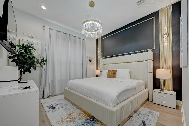 Elegant 3BR Haven- Games, Luxury & Lush Garden - Chambres d'hôtes Houston