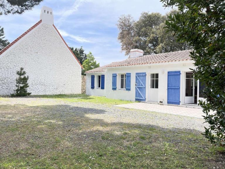 Maison indépendante avec terrasse, proche plage et terrain de 1100 m², Noirmoutier-en-l'Île - FR-1-224B-108 - Bed and Breakfast Noirmoutier-en-l'Île