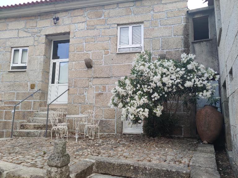 Casa do Sobrado ByAlta - Ferienwohnung Caparrosa