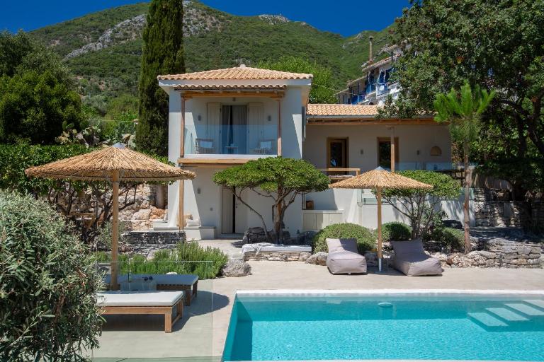 Green Islets seafront boutique villa - B&B Nydri