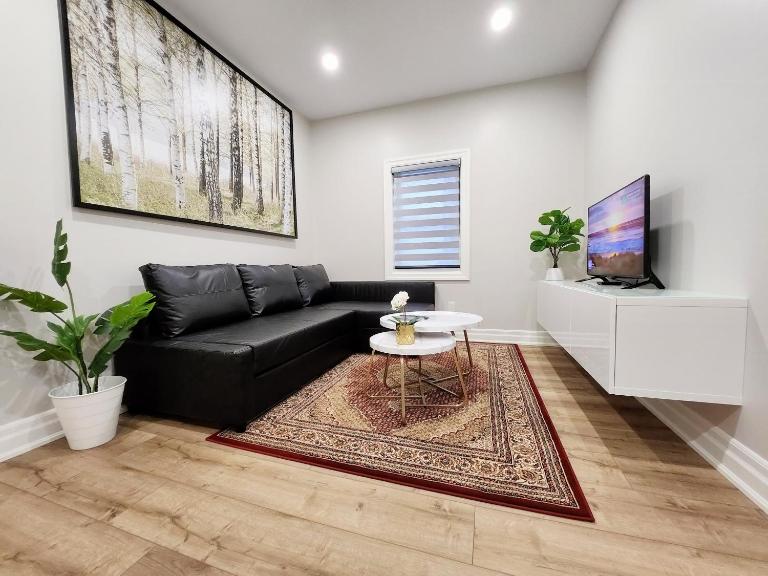 The Cozy Cove Modern King-Bedroom Full Apartment - Ferienwohnung St. Catharines