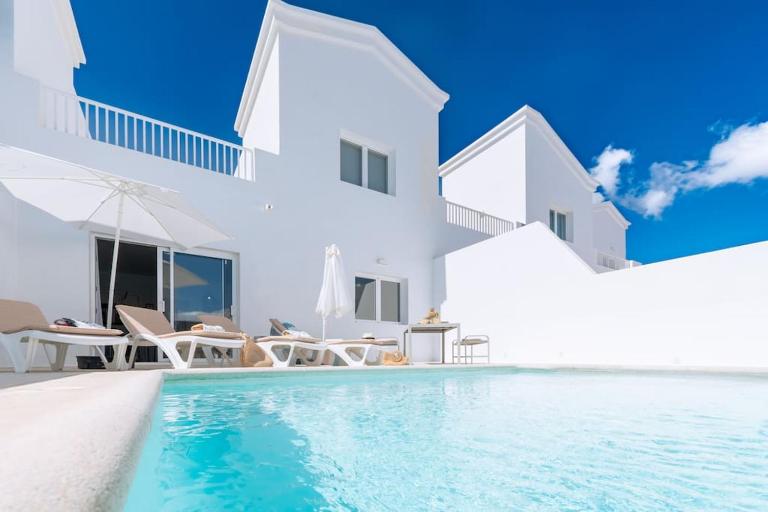 Casa Lolalo - Modern Villa with pool, 15min walk to Marina Rubicón - B&B spiaggia di Blanca