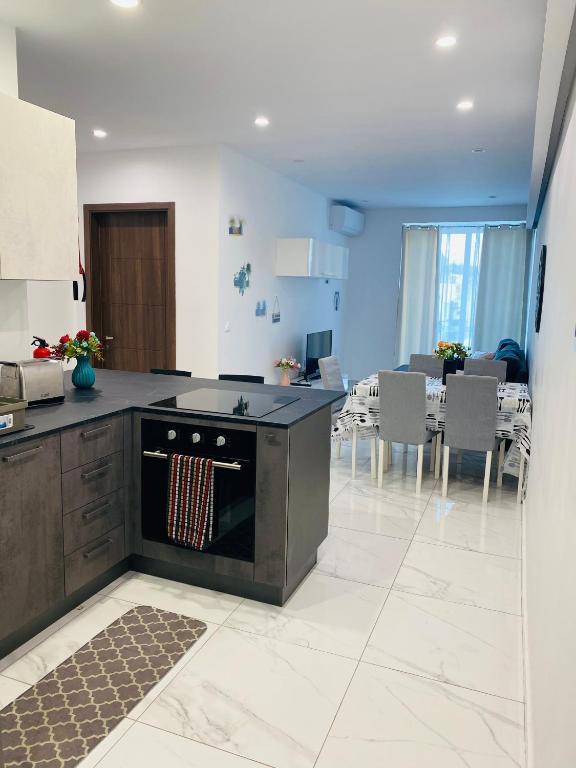 Central, Bright & Modern Apartment - B&B Msida