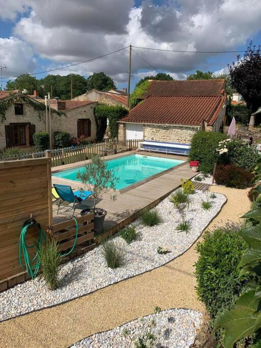 Gite Les CIGOGNES - Bed and Breakfast Le Champ-Saint-Père