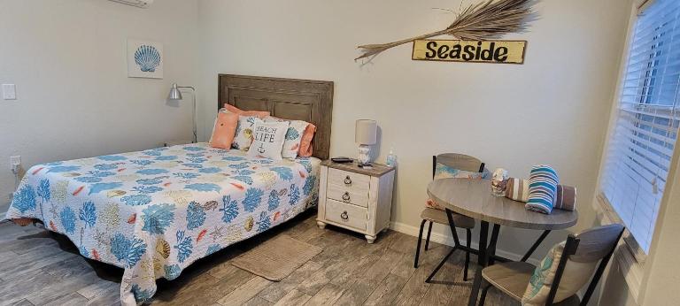 Wave Resort, Studio A2, Beach steps away!Pool+WiFi - Chambres d'hôtes St. Pete Beach