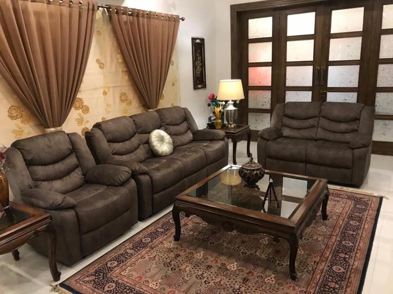 MJS Entire New Designer House, 5 BR, 13 bed, 2 living, reclining sofas, Italian kitchen, 6 bath, garage, side garden at prime location of Bahria Town, Islamabad - B&B Rawalpindi