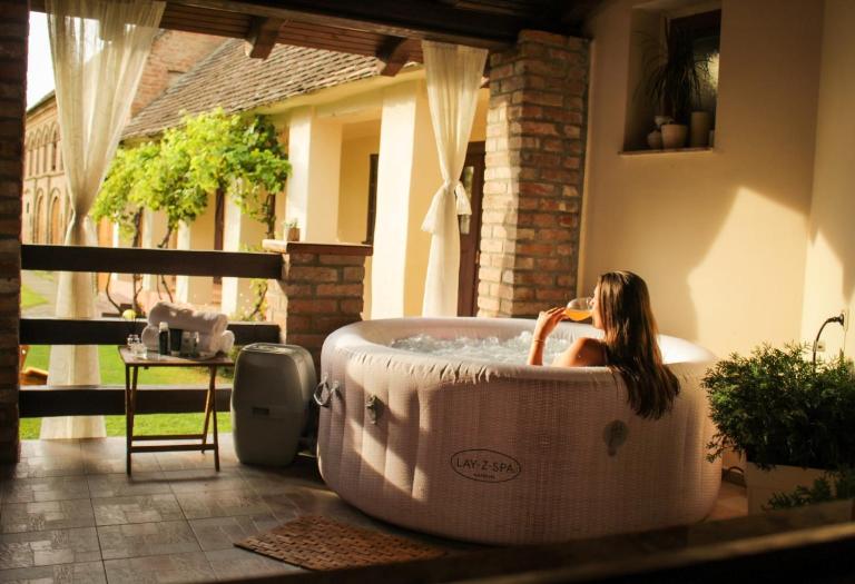 Kuzmanovi dvori - Bed and Breakfast Štitar