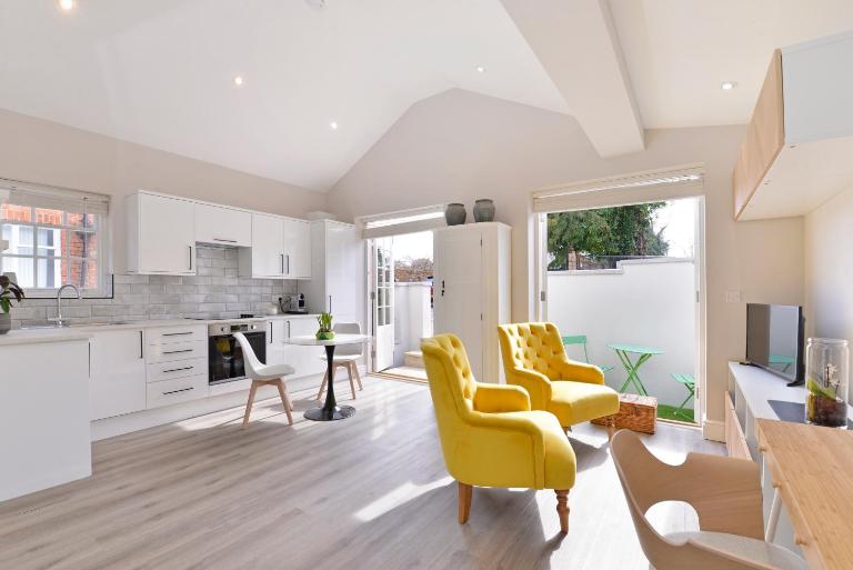 1 bedroom flat in centre of Odiham- free parking - Chambres d'hôtes Odiham