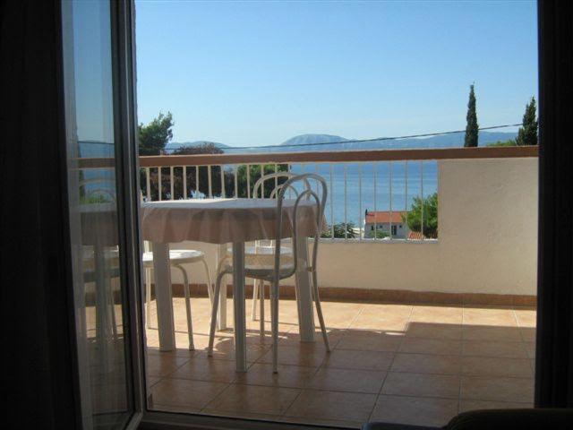 APARTMAN 1 KRISTINKA Gujinović - Chambres d'hôtes Gradac