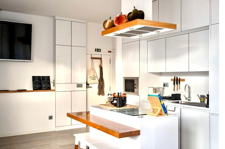 Cristalia,Roof terrace in city center, Garage, Netflix 75inch TV - Ferienwohnung Funchal
