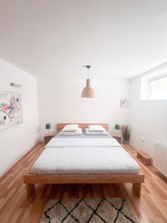 Lovely basement rental - Bed and Breakfast Bled