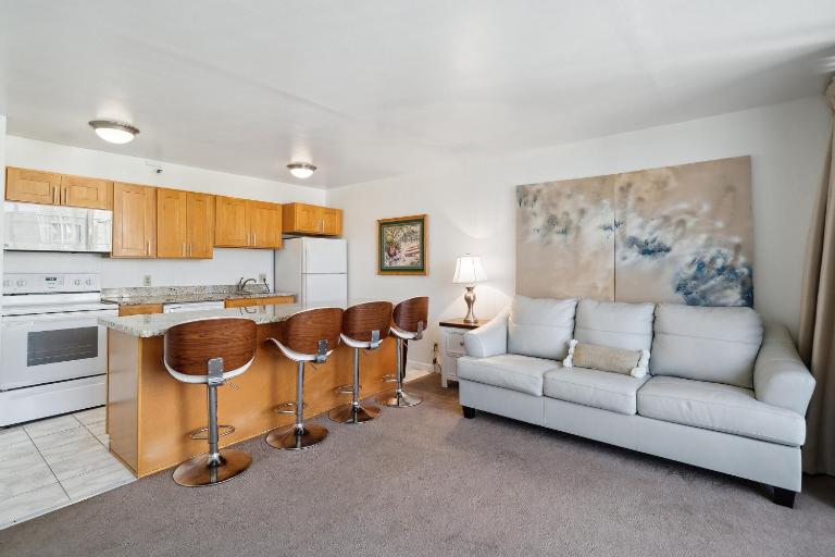Tower 1 Suite 3007 condo - B&B Honolulu