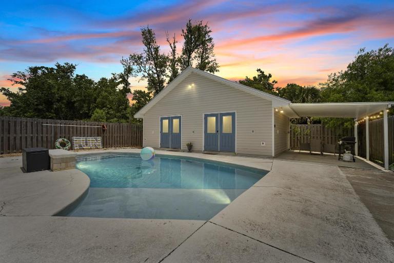 Luxe Pool Casita w Saltwater Pool 25 Min to PCB - B&B Panama City