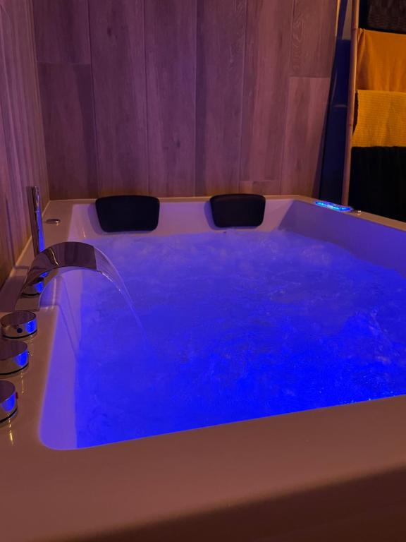 Studio jacuzzi Love Room - Chambres d'hôtes Sacquenville