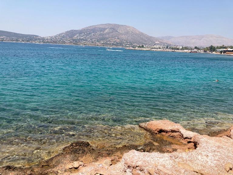 Sea view apartment steps away from the Beach Anavyssos Palaia Fokaia - B&B Soúriza
