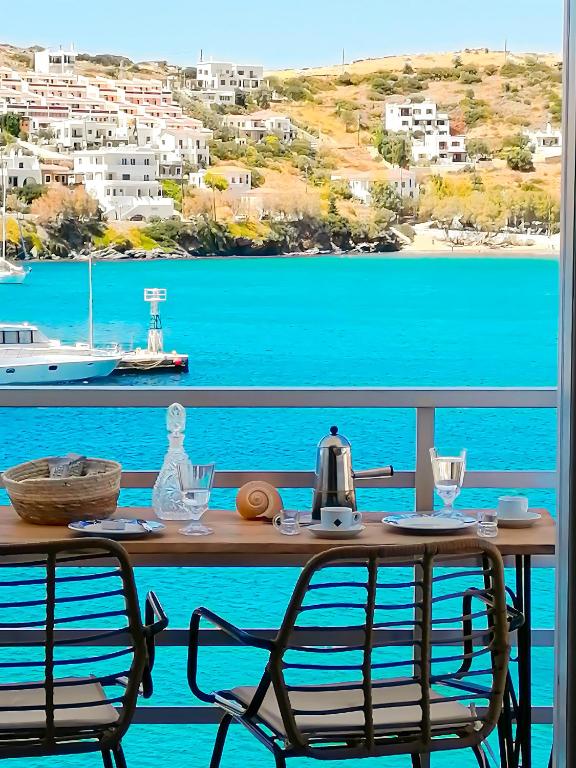 Isalos Stay Andros - Bed and Breakfast Batsíon