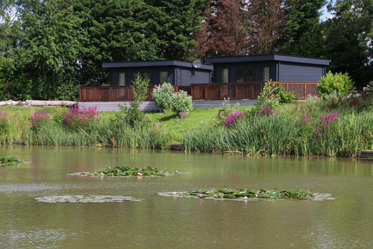 Shearsby Valley Lakes Accommodation - B&B Leicester