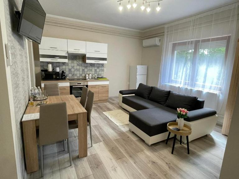 Tulipán Apartman - Chambres d'hôtes Makó