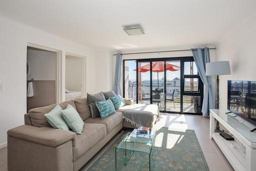 Luxury Beachfront Apartment in Big Bay- 2 bedroom - Chambres d'hôtes Bloubergstrand