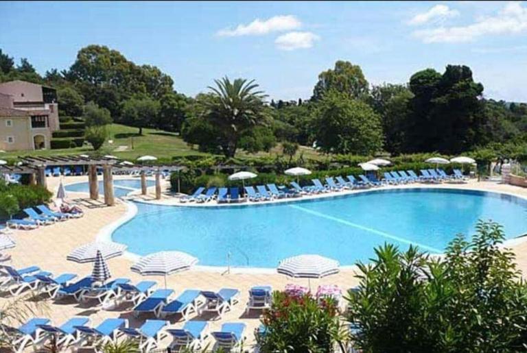 Appt Golfe de Saint-Tropez proche de la mer climatisé - Bed and Breakfast Grimaud