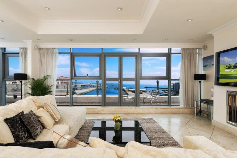Luxury City Center Penthouse - Best Location - B&B Galway